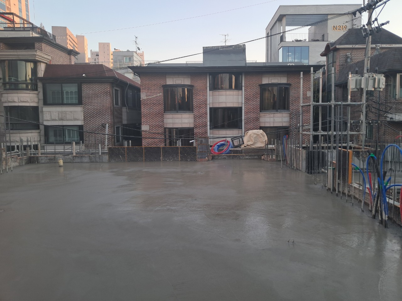 논현동 근린생활시설 3층 바닥 콘크리트 타설