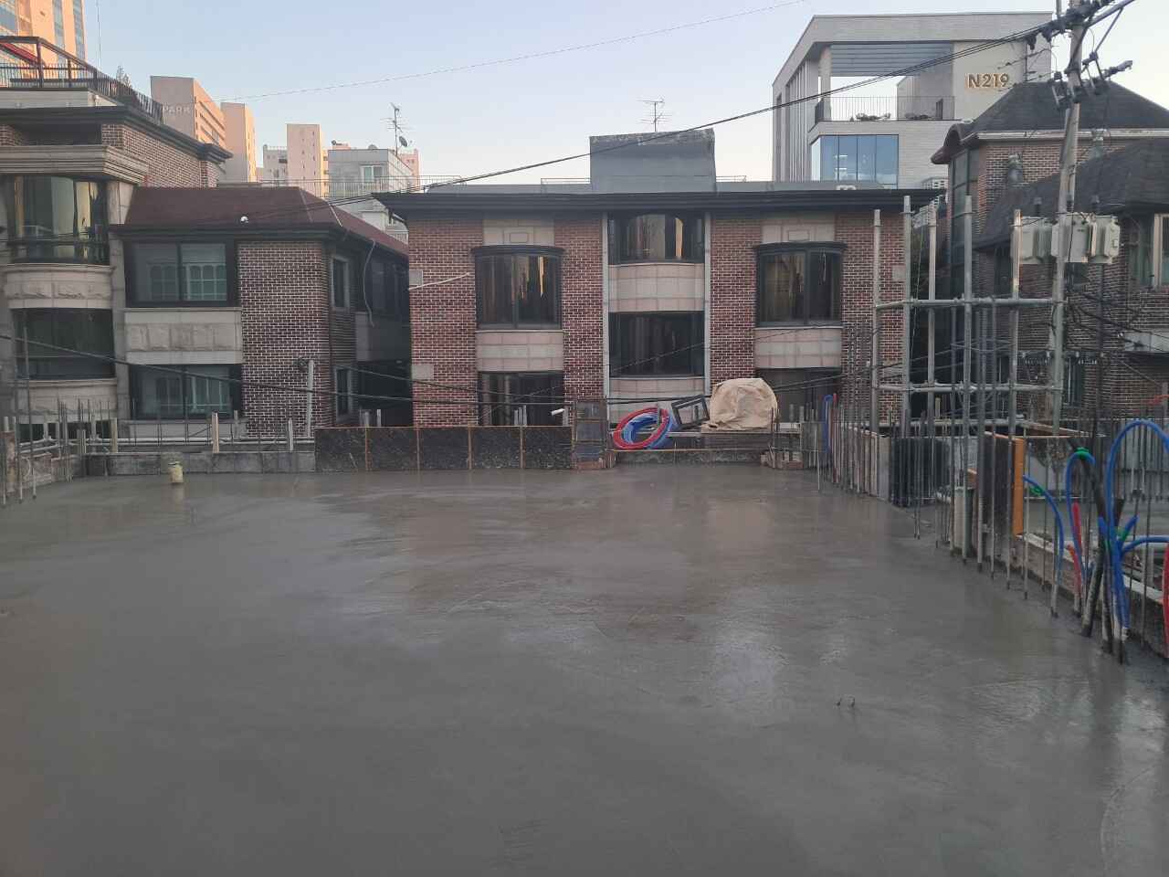 논현동 근린생활시설 3층 바닥 콘크리트 타설